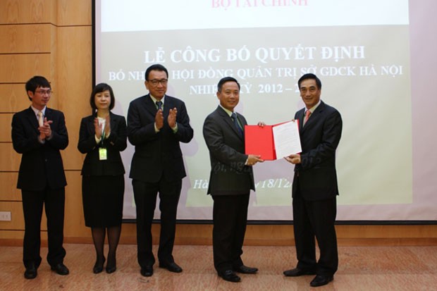 HĐQT của HNX và VSD không có lãnh đạo UBCK, vì sao?